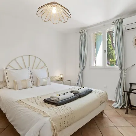 A 200m De La Villa