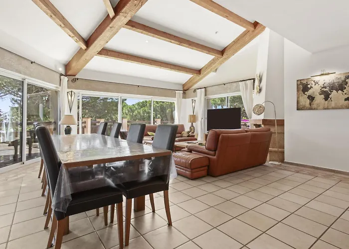 A 200m De La סן-מקסים