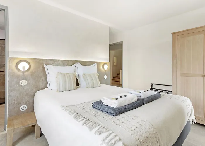 A 200m De La * סן-מקסים