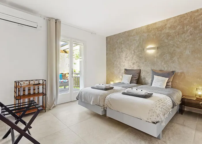 Βίλα A 200m De La