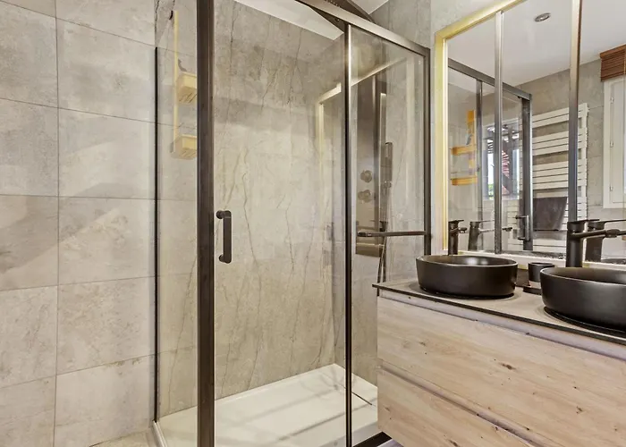 Βίλα A 200m De La *