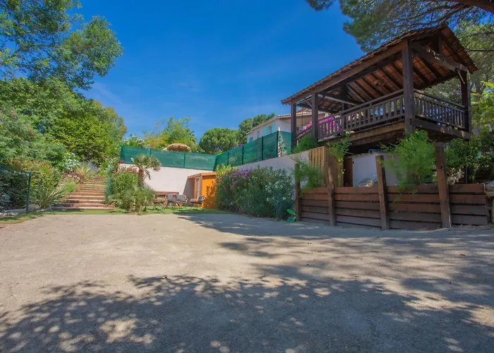 Βίλα A 200m De La