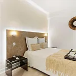 A 200m De La Villa