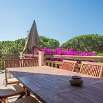 A 200m De La Villa *