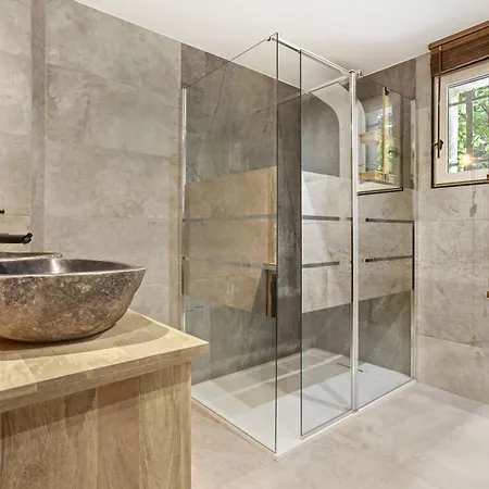 Villa A 200m De La *