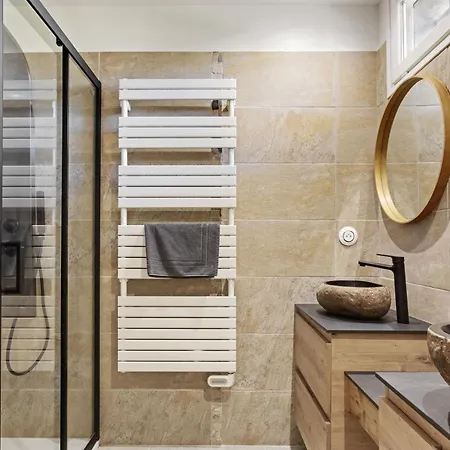 A 200m De La Sainte-Maxime