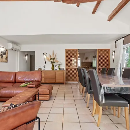 Villa A 200m De La