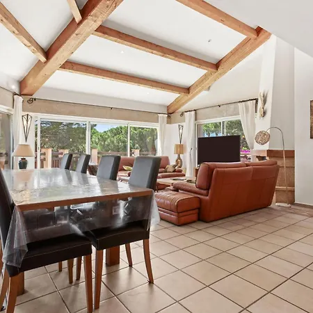 A 200m De La Villa Sainte-Maxime