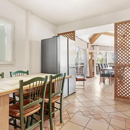 Villa A 200m De La *