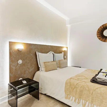 A 200m De La Villa