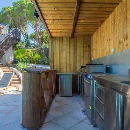 A 200m De La Villa