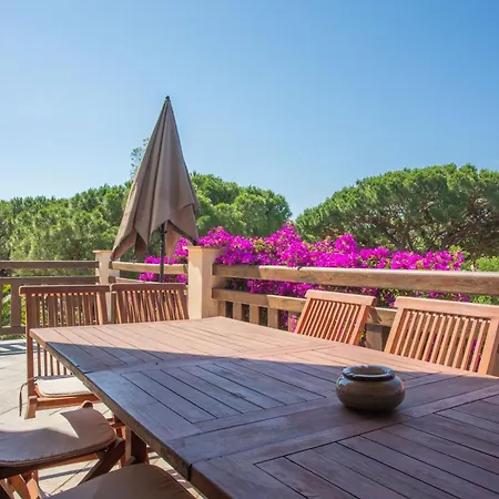 A 200m De La Villa *