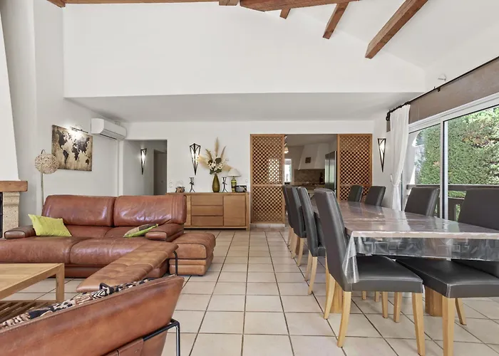 A 200m De La Vila Sainte-Maxime