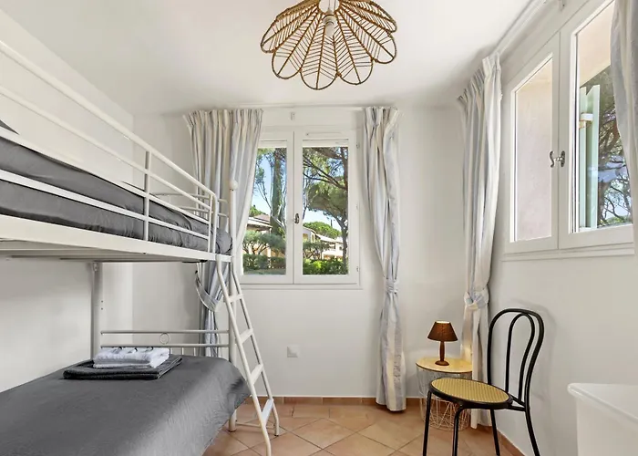 A 200m De La ヴィラ サント・マキシム